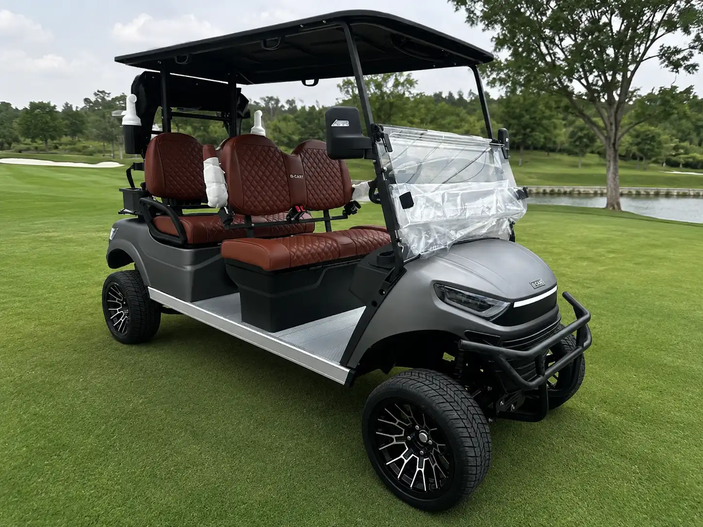 Silver G-CART A2 four-seater on the course