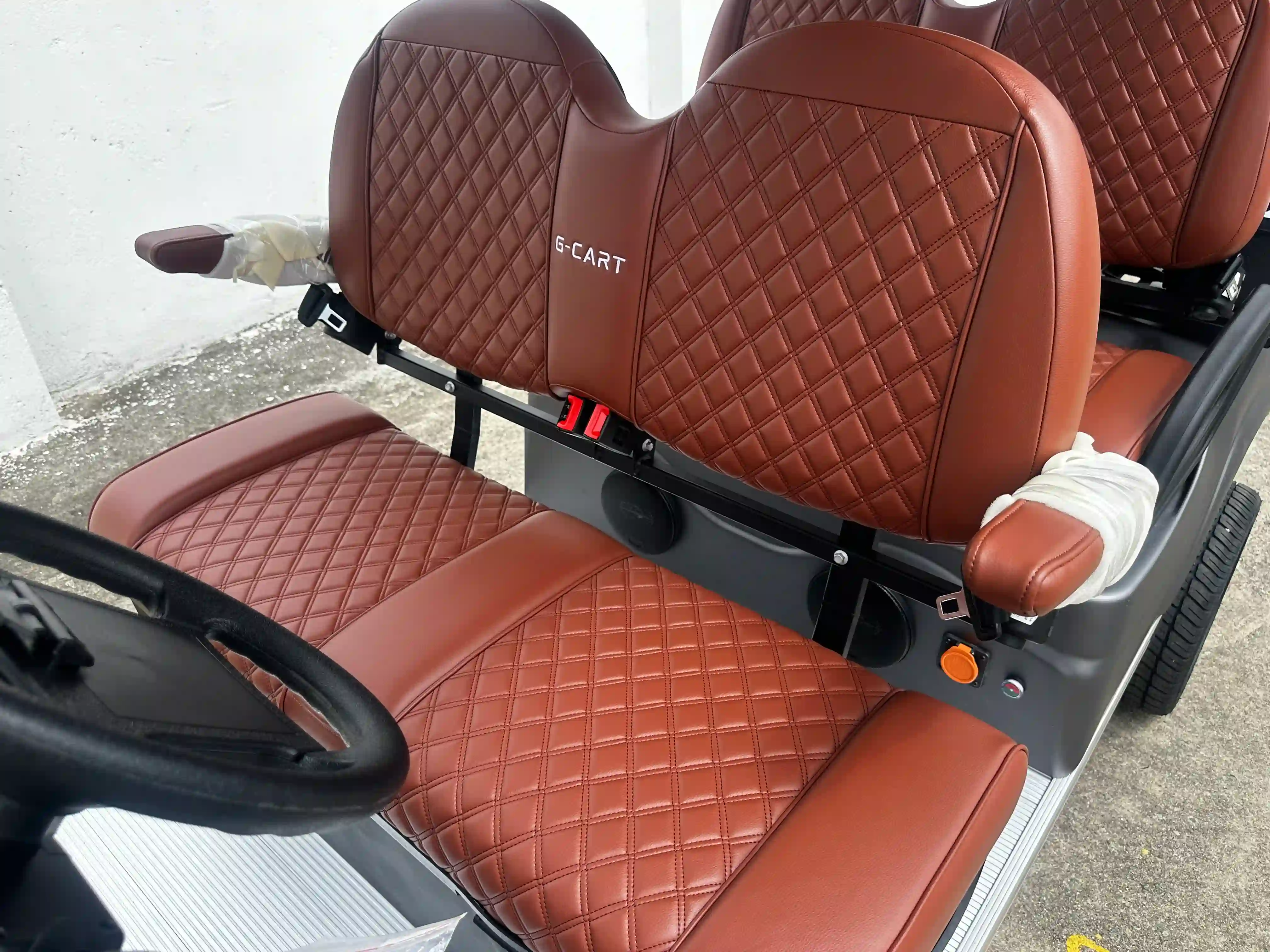 Diamond-stitched brown leather G-CART seats